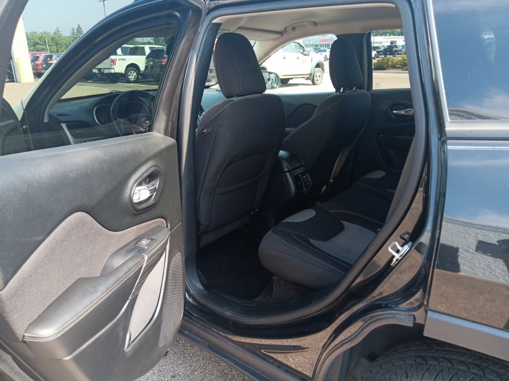 2016 Jeep Cherokee Sport