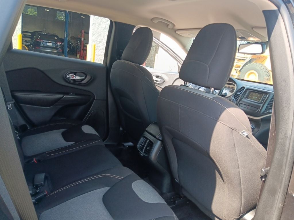 2016 Jeep Cherokee Sport