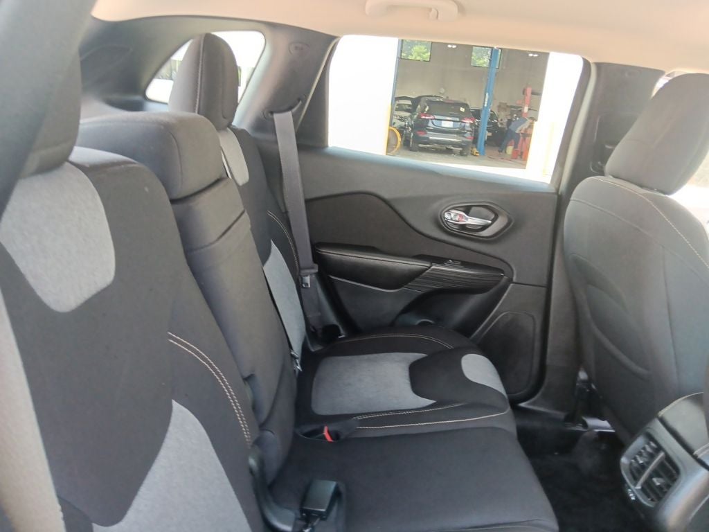 2016 Jeep Cherokee Sport