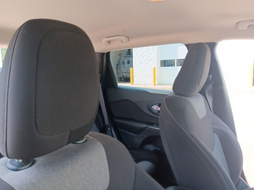 2016 Jeep Cherokee Sport