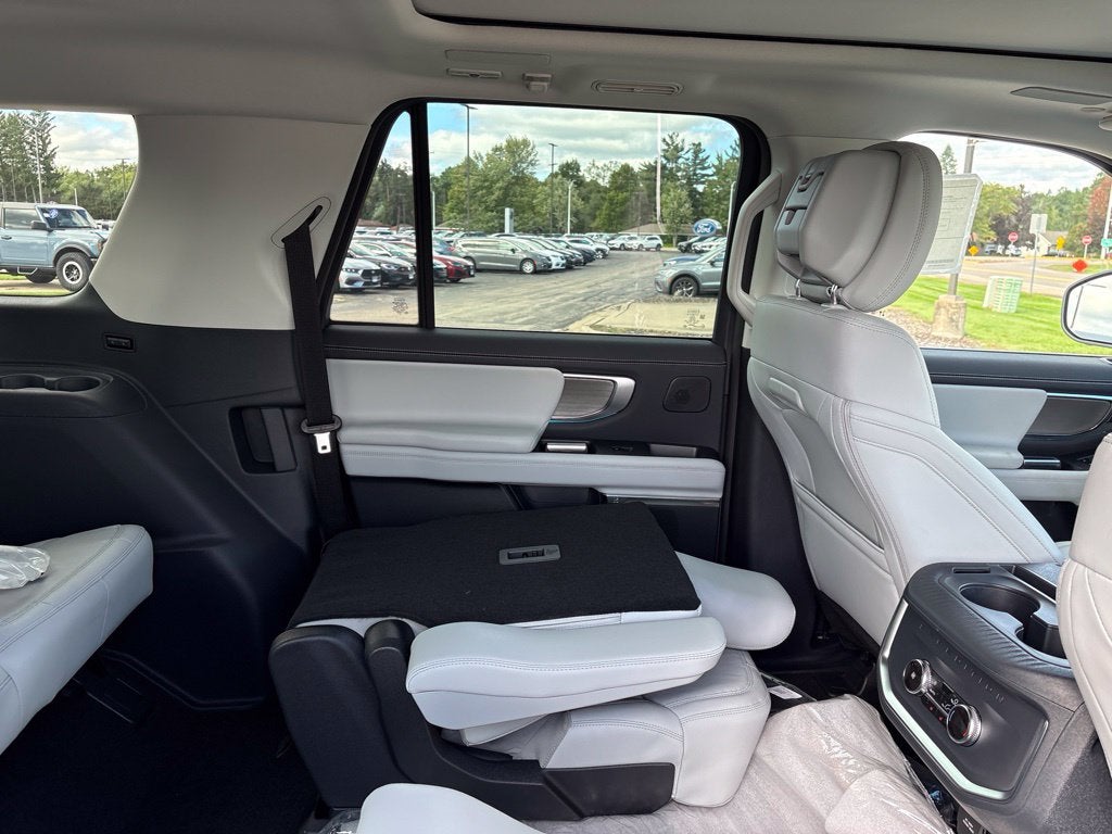 2027 Ford Expedition Max MAX Platinum