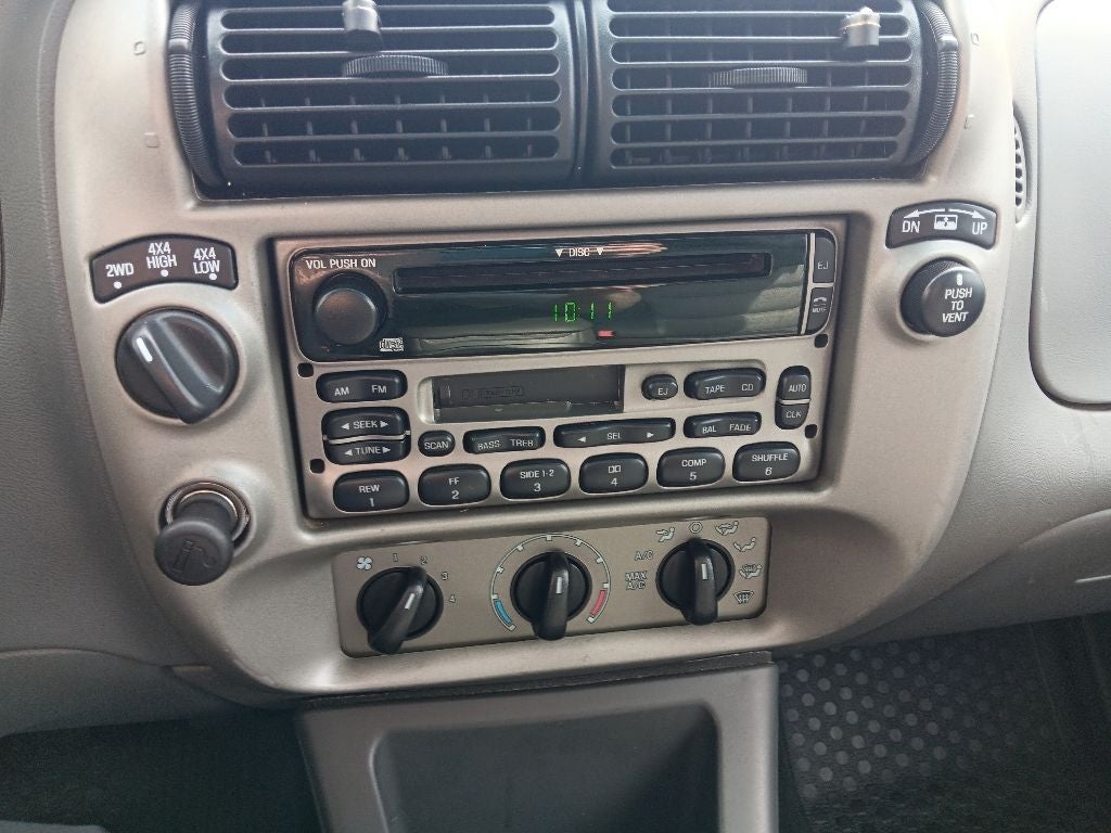 2004 Ford Explorer Sport Trac XLS