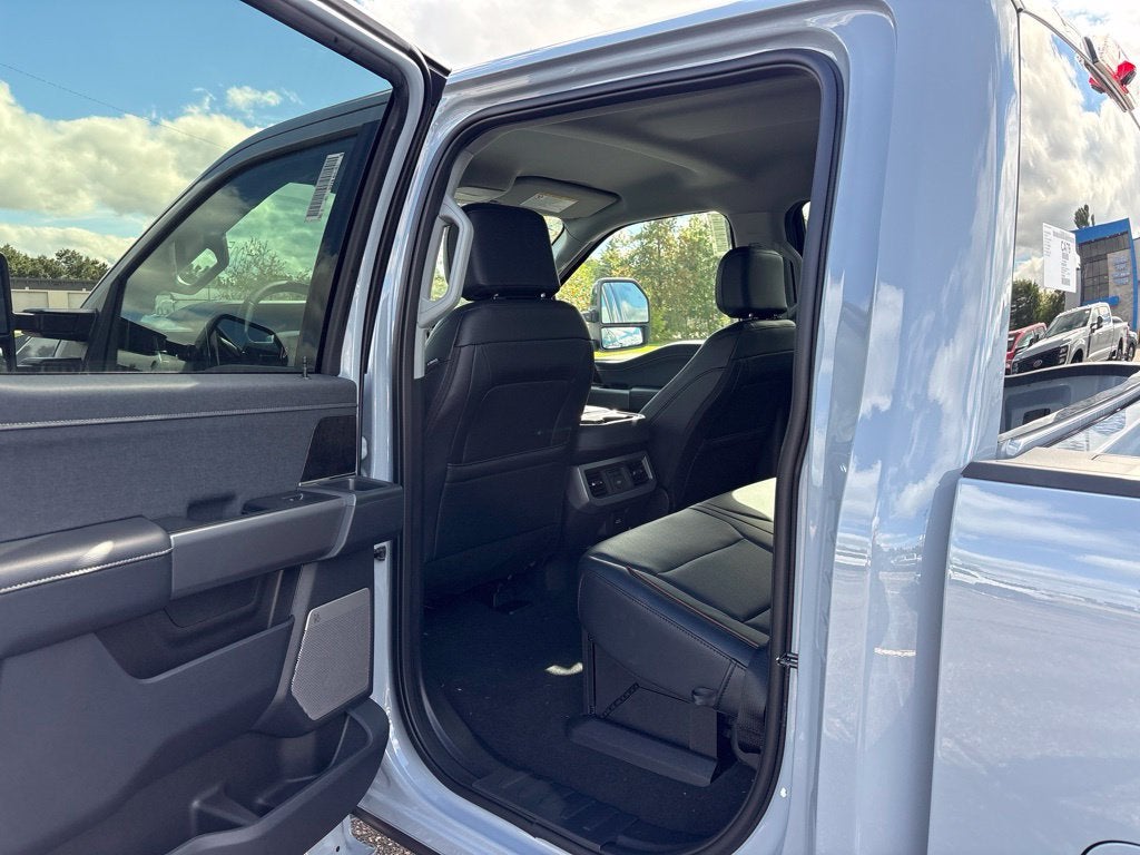 2027 Ford F-350SD F-350® Lariat®