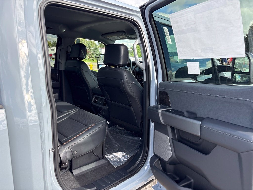 2027 Ford F-350SD F-350® Lariat®