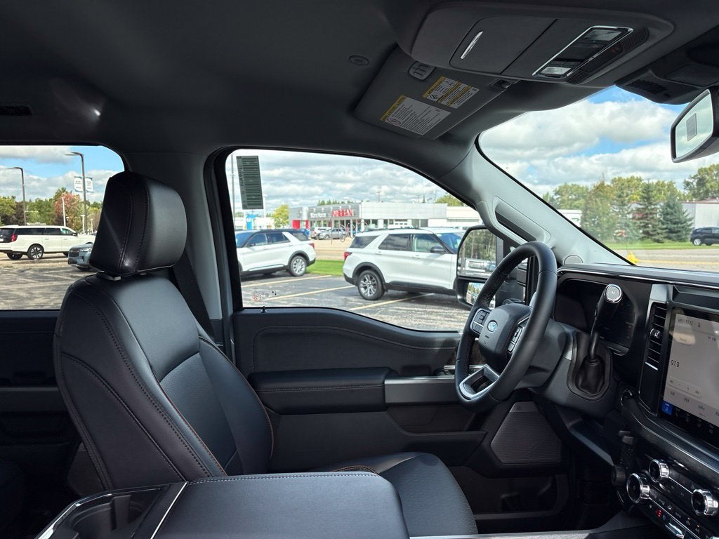 2027 Ford F-350SD F-350® Lariat®