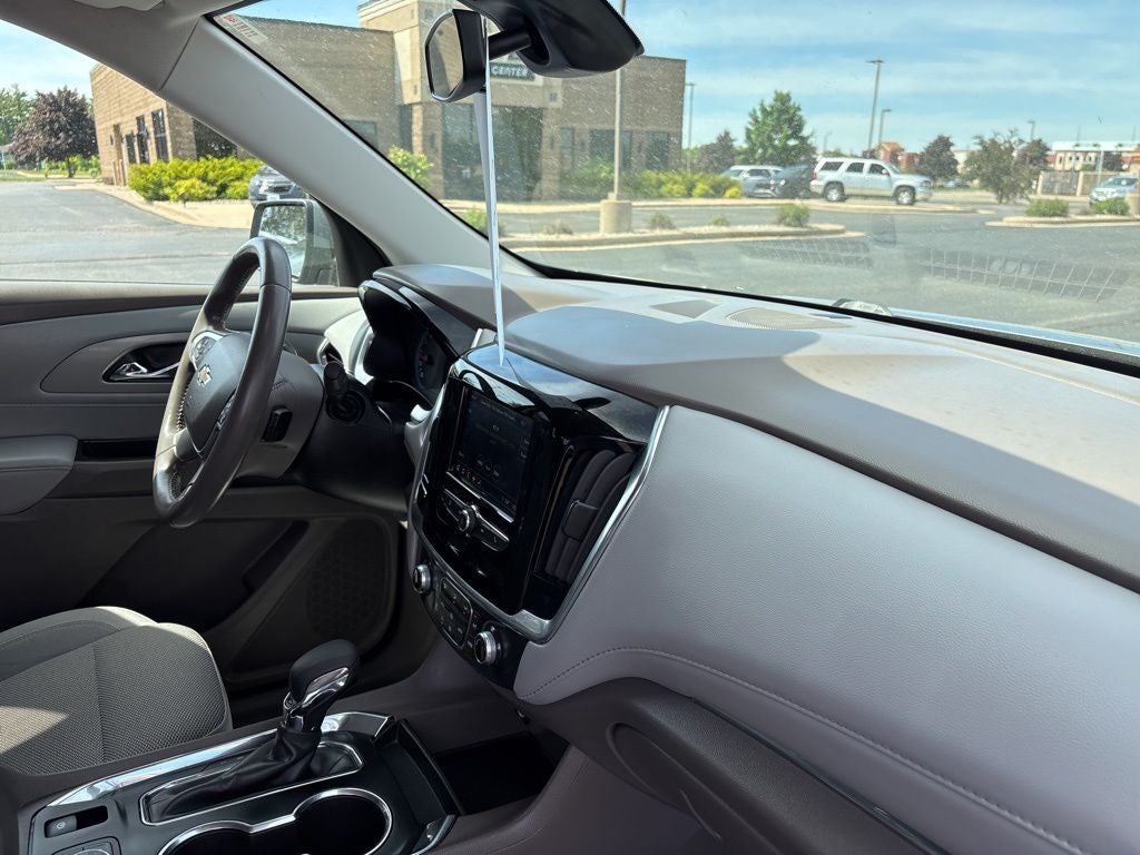 2021 Chevrolet Traverse LT Cloth