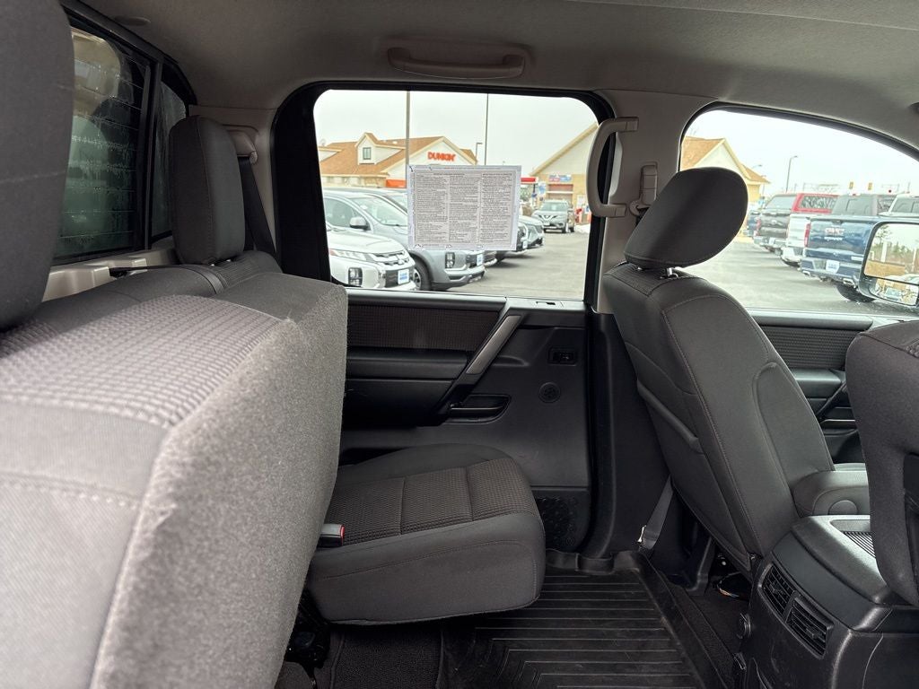 2014 Nissan Titan SV