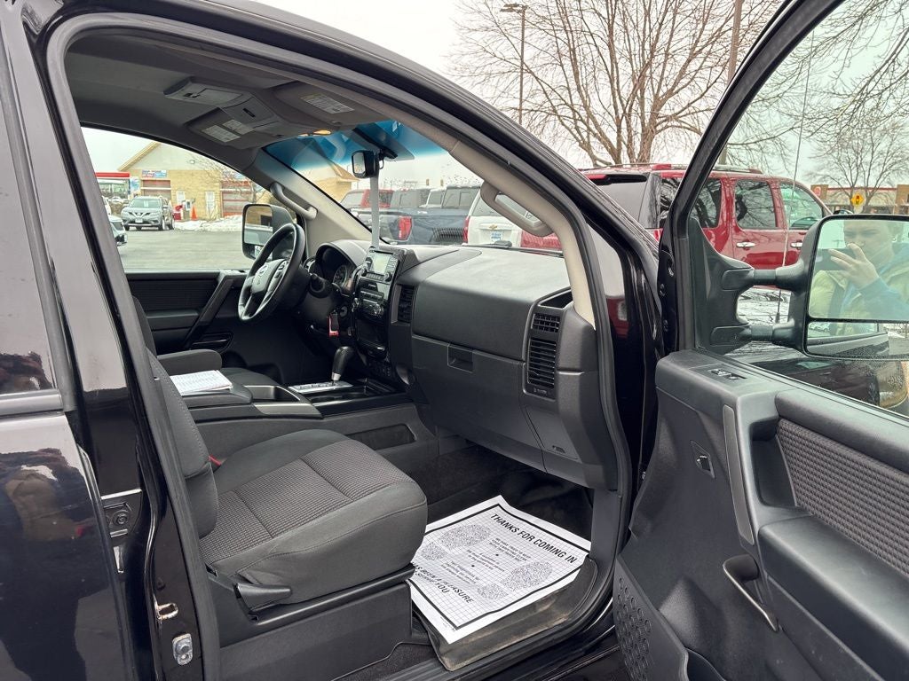 2014 Nissan Titan SV