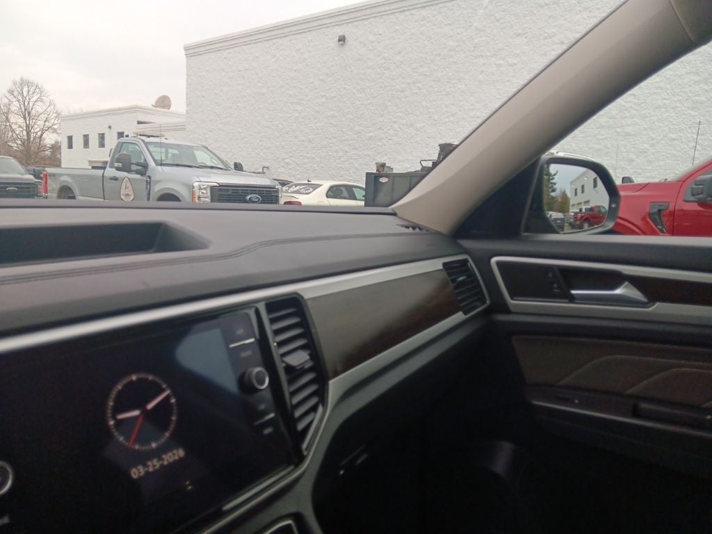 2023 Volkswagen Atlas 3.6L V6 SE w/Technology