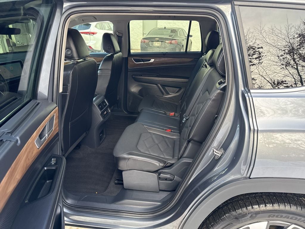 2025 Volkswagen Atlas 2.0T SE w/Technology