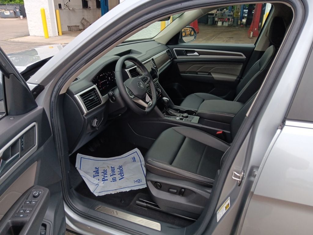 2023 Volkswagen Atlas 3.6 SE w/ Technology