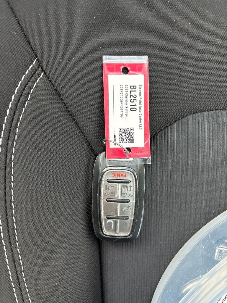 2023 Chrysler Voyager LX