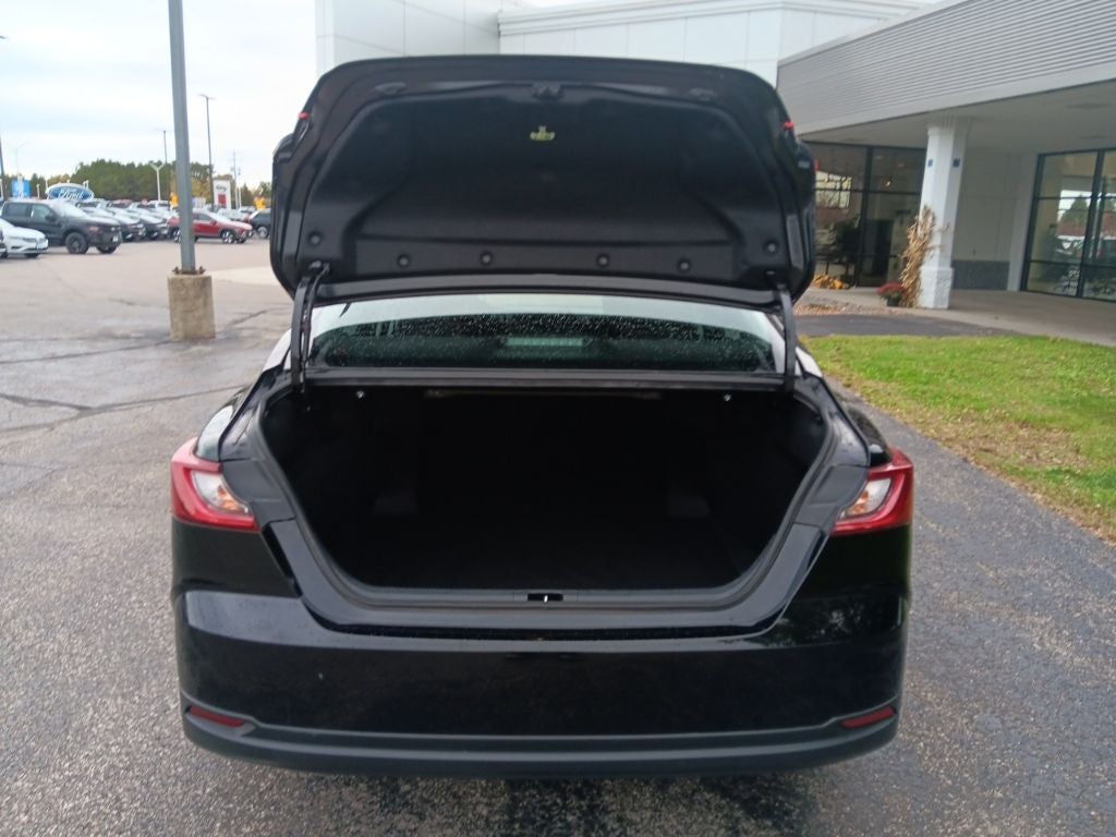 2025 Toyota Camry LE HYBRID