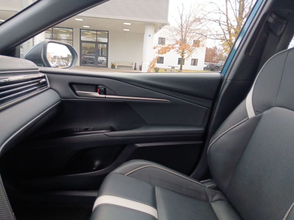 2025 Toyota Camry SE HYBRID