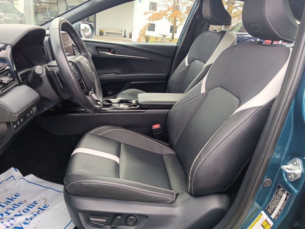 2025 Toyota Camry SE HYBRID