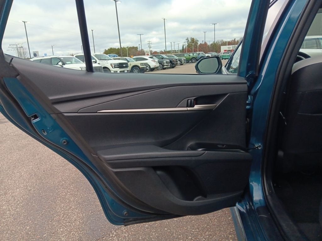 2025 Toyota Camry SE HYBRID