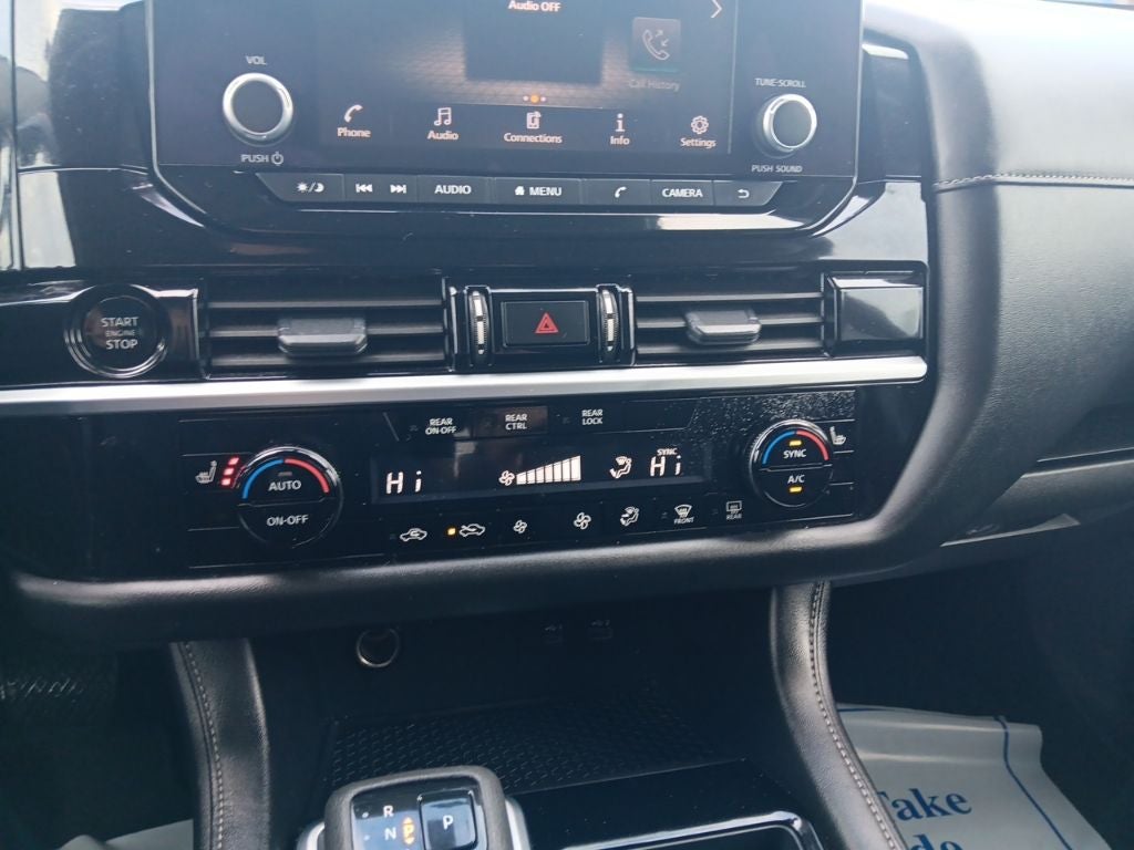 2025 Nissan Pathfinder SV