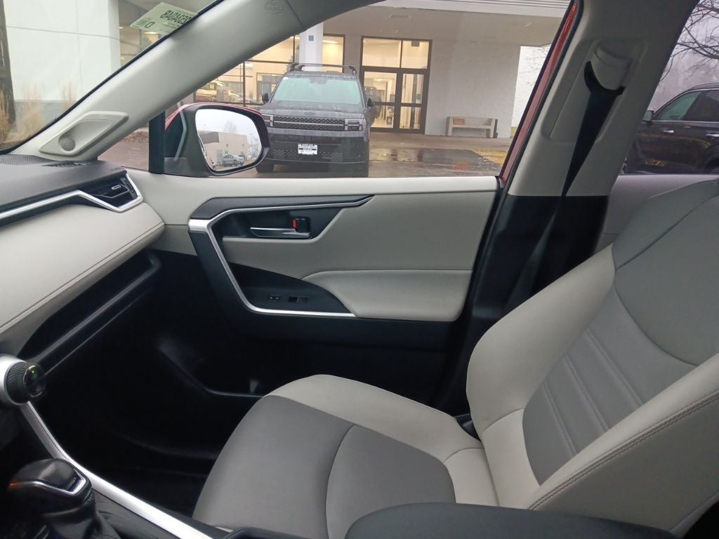 2022 Toyota RAV4 Hybrid XLE Premium