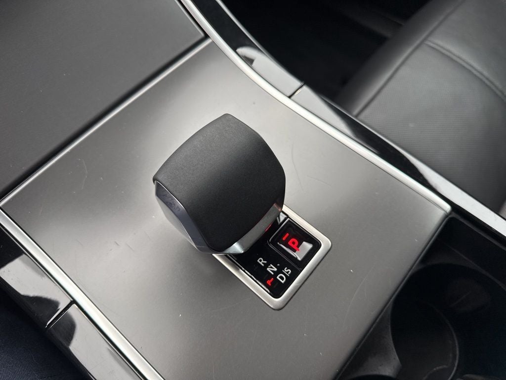 2025 Land Rover Range Rover Velar Dynamic SE