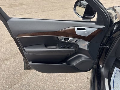 2016 Volvo XC90 T6 Momentum