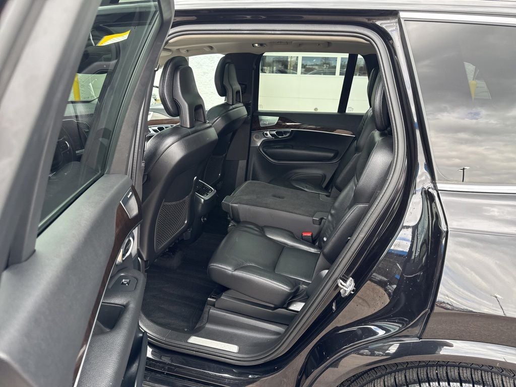 2016 Volvo XC90 T6 Momentum